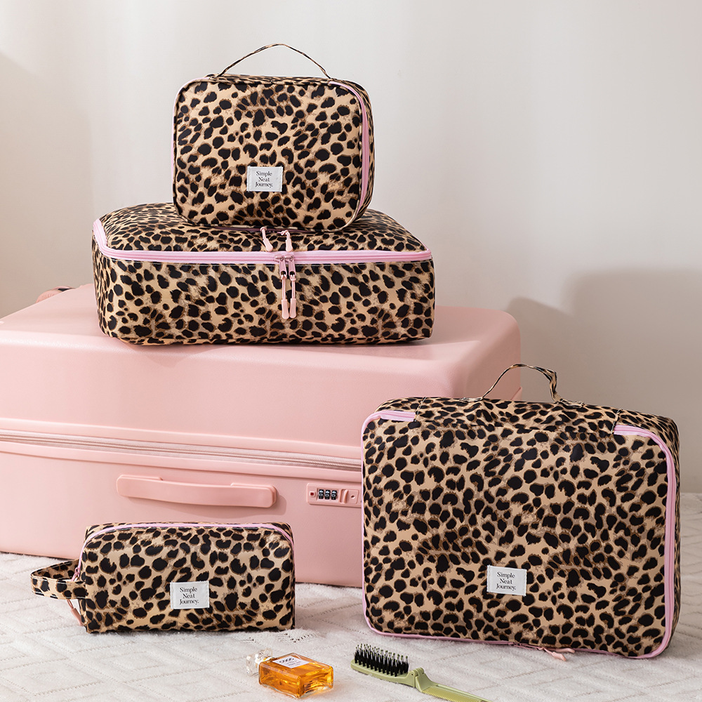 Leopard Makeup Bag Toiletry Cl - огляд і ціна Travel Accessories Needed