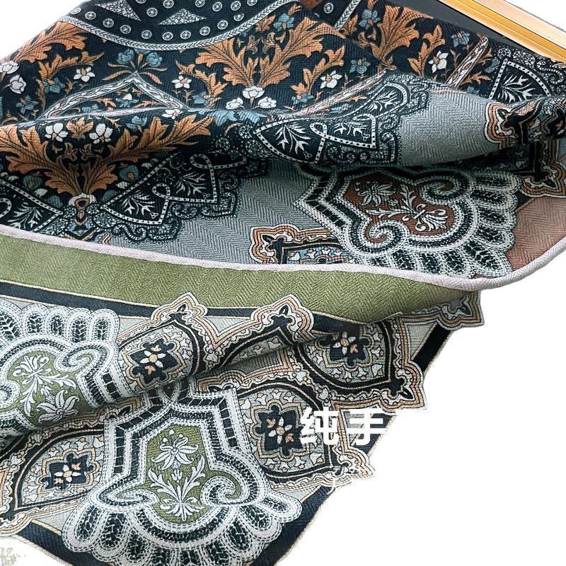 Central Compass Persian Floral - огляд і ціна Travel Accessories Gifts