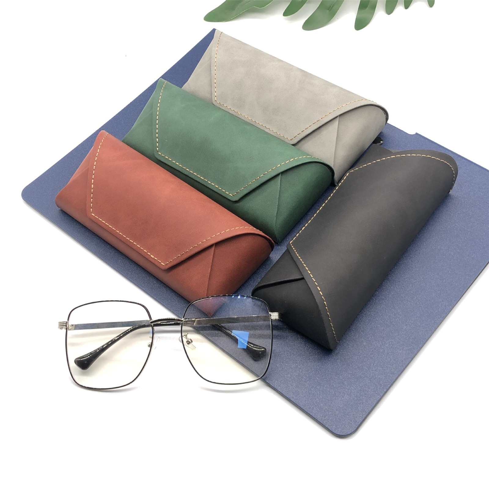 Spectacle Case Pu+Metal Eyewea - огляд і ціна Travel Accessories Gift Ideas