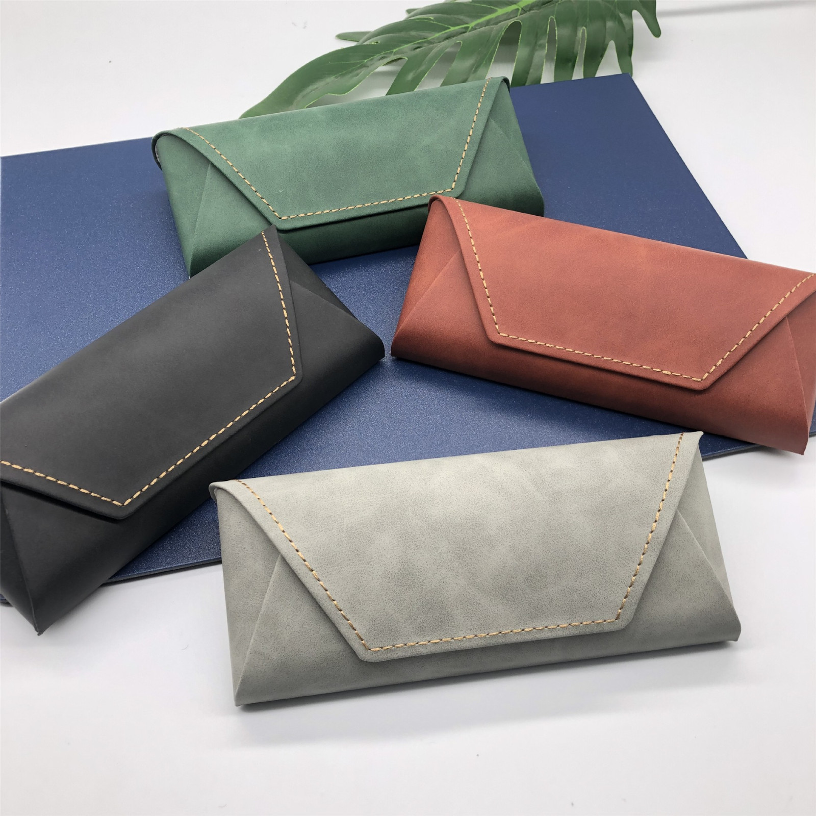 Spectacle Case Pu+Metal Eyewea - огляд і ціна Travel Accessories Gift Ideas